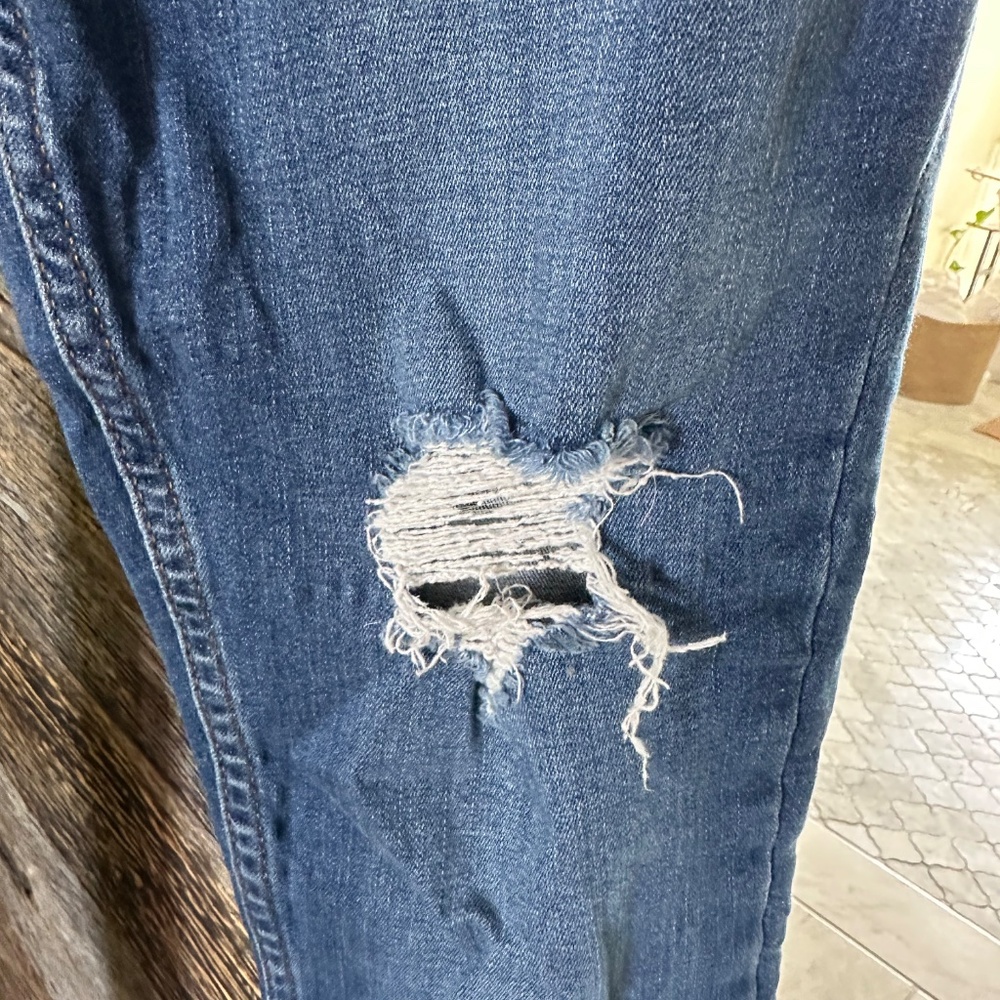 Free People Distressed Skinny Jeans – Size 26 – Raw Hem – NWOT - Picture 11 of 12